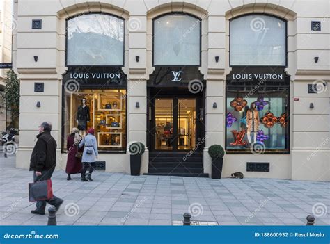 louis vuitton kolye fiyatları|Louis Vuitton Istanbul Nisantasi.